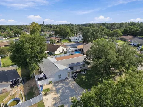 View/Area - 1325 Oakcrest Dr, Brandon, FL 33510 photo 1 of 16