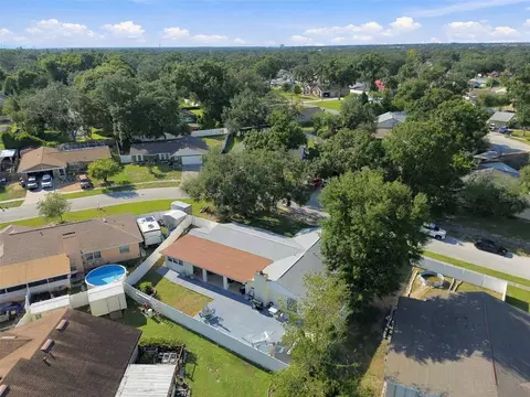 View/Area - 1325 Oakcrest Dr, Brandon, FL 33510 photo 12 of 16