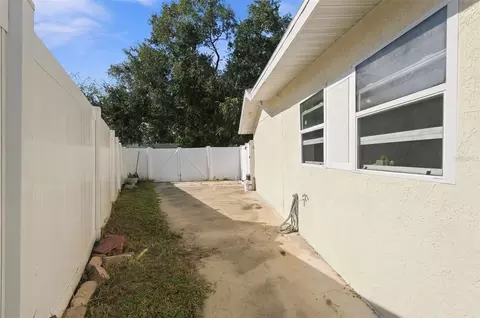 Exterior - 1325 Oakcrest Dr, Brandon, FL 33510 photo 7 of 18