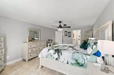 Bedroom - 1325 Oakcrest Dr, Brandon, FL 33510 photo 5 of 13