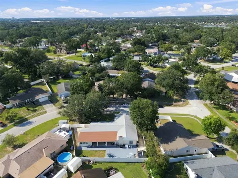 View/Area - 1325 Oakcrest Dr, Brandon, FL 33510 photo 10 of 16
