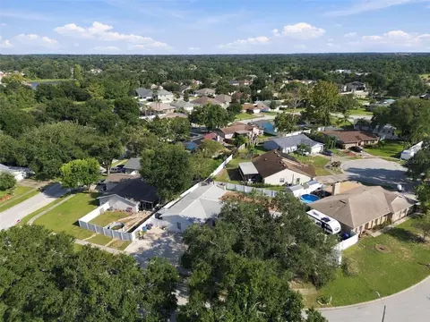 View/Area - 1325 Oakcrest Dr, Brandon, FL 33510 photo 4 of 16