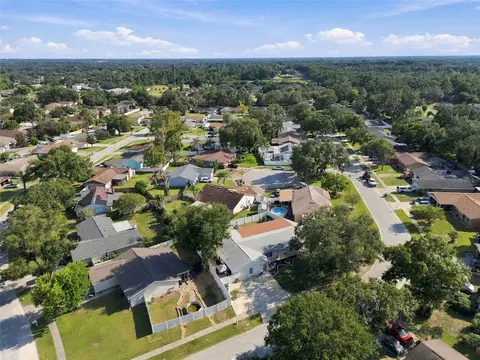 View/Area - 1325 Oakcrest Dr, Brandon, FL 33510 photo 7 of 16
