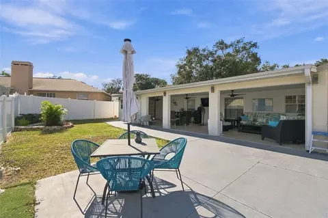 Exterior - 1325 Oakcrest Dr, Brandon, FL 33510 photo 9 of 18