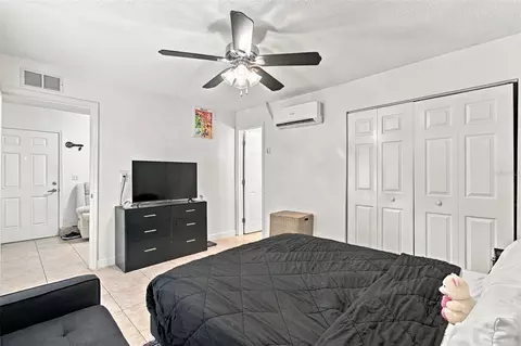 Bedroom - 1325 Oakcrest Dr, Brandon, FL 33510 photo 11 of 13