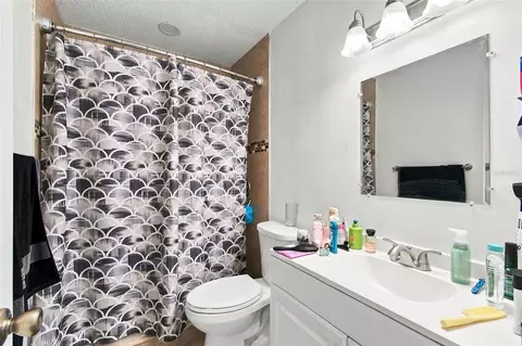 Bath - 1325 Oakcrest Dr, Brandon, FL 33510 photo 5 of 7