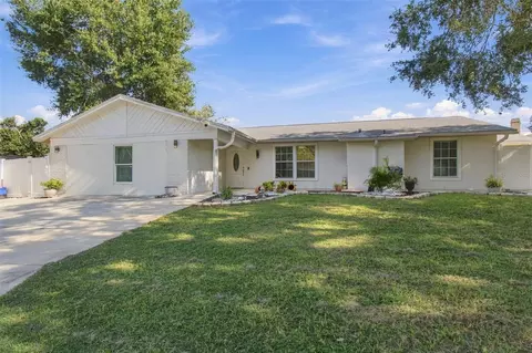 Exterior - 1325 Oakcrest Dr, Brandon, FL 33510 photo 2 of 18