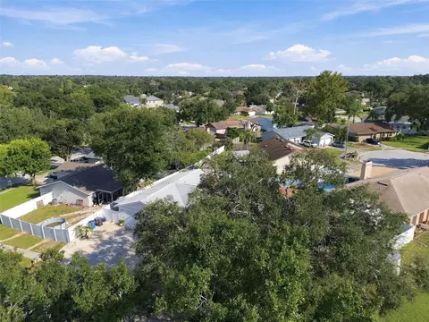 View/Area - 1325 Oakcrest Dr, Brandon, FL 33510 photo 3 of 16