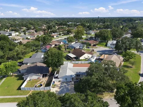 View/Area - 1325 Oakcrest Dr, Brandon, FL 33510 photo 5 of 16