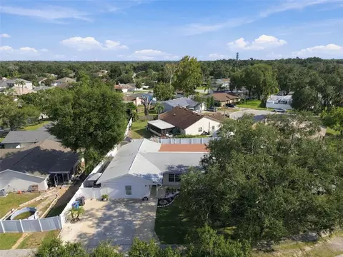View/Area - 1325 Oakcrest Dr, Brandon, FL 33510 photo 2 of 16