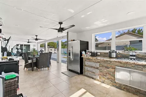 Kitchen - 1325 Oakcrest Dr, Brandon, FL 33510 photo 15 of 15
