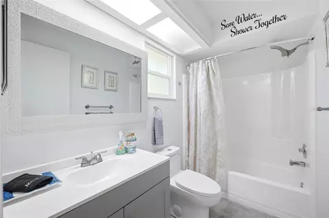Bath - 8180 Anchor Point Dr, Weeki Wachee, FL 34607 photo 1 of 2