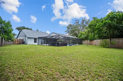 Exterior - 2041 Shadow Pine Dr, Brandon, FL 33511 photo 6 of 7