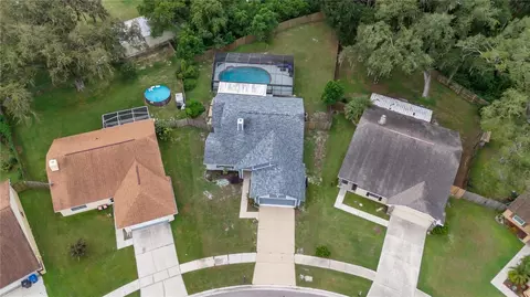 View/Area - 2041 Shadow Pine Dr, Brandon, FL 33511 photo 2 of 7