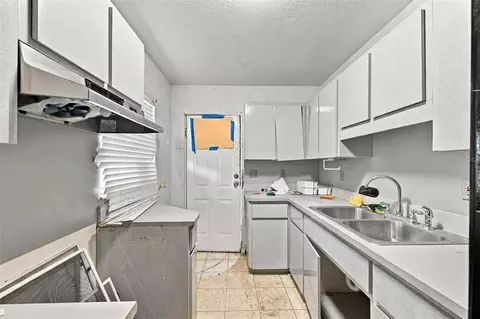 Kitchen - 5906 Watson Rd, Riverview, FL 33578 photo 1 of 2