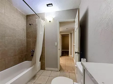 Bath - 1108 NE 12th St, Ocala, FL 34470 photo 2 of 3