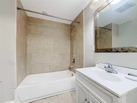 Bath - 1108 NE 12th St, Ocala, FL 34470 photo 3 of 3