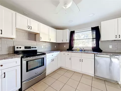 Kitchen - 1108 NE 12th St, Ocala, FL 34470 photo 1 of 1