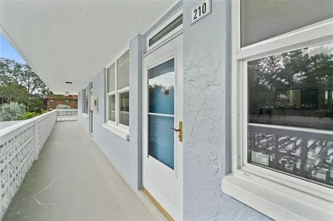 4720 Locust St NE #210, Saint Petersburg, FL 33703