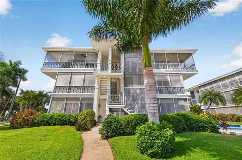 1000 N Shore Dr NE #2, Saint Petersburg, FL 33701