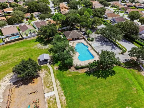 View/Area - 12402 Tree Pointe Ct, Riverview, FL 33578 photo 4 of 10