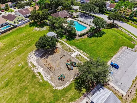 View/Area - 12402 Tree Pointe Ct, Riverview, FL 33578 photo 9 of 10