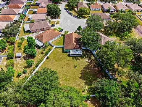 View/Area - 12402 Tree Pointe Ct, Riverview, FL 33578 photo 2 of 10