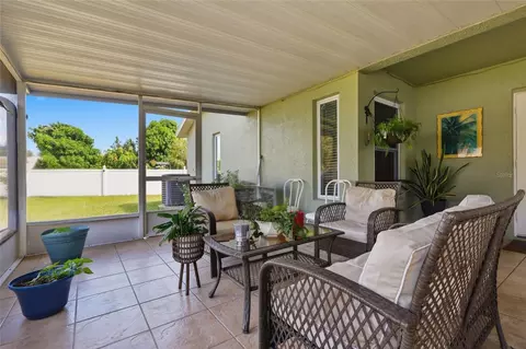 Exterior - 12402 Tree Pointe Ct, Riverview, FL 33578 photo 4 of 11