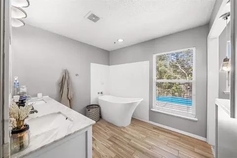 Bath - 8295 Begonia St, Spring Hill, FL 34608 photo 1 of 6