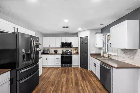 Kitchen - 8295 Begonia St, Spring Hill, FL 34608 photo 4 of 6