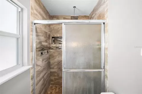 Bath - 8295 Begonia St, Spring Hill, FL 34608 photo 5 of 6