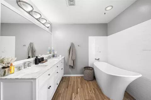 Bath - 8295 Begonia St, Spring Hill, FL 34608 photo 2 of 6