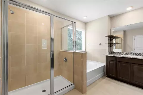 Bath - 13071 Brookside Moss Dr, Riverview, FL 33579 photo 4 of 8