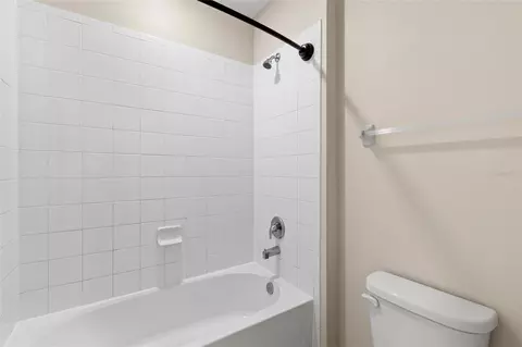 Bath - 13071 Brookside Moss Dr, Riverview, FL 33579 photo 8 of 8