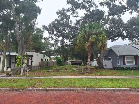 3910 8th St S, Saint Petersburg, FL 33705