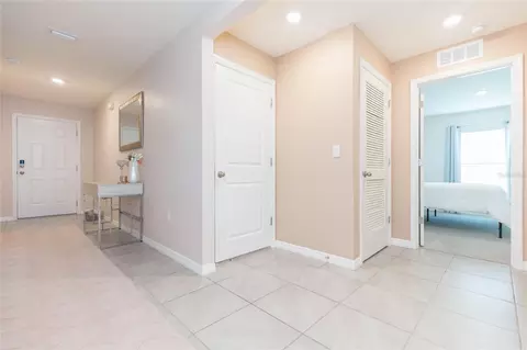Entry Way - 11933 Downy Birch Dr, Riverview, FL 33569 photo 2 of 5
