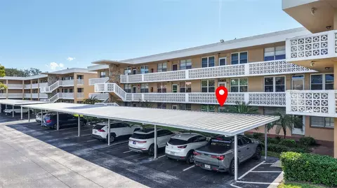 5095 Bay St NE #104, Saint Petersburg, FL 33703