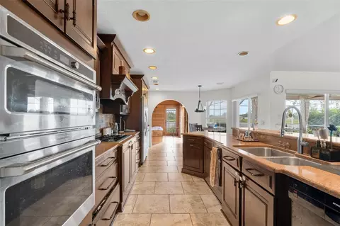 Kitchen - 1813 Audubon Trl, Lutz, FL 33549 photo 2 of 5
