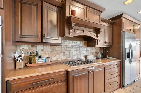 Kitchen - 1813 Audubon Trl, Lutz, FL 33549 photo 4 of 5