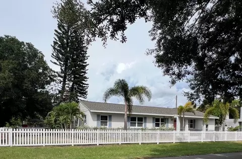 1726 55th St S, Gulfport, FL 33707