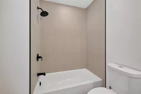 Bath - 11317 Sylvan Green Ln, Riverview, FL 33569 photo 4 of 4