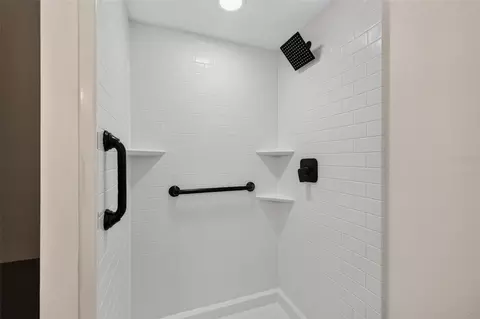 Bath - 11317 Sylvan Green Ln, Riverview, FL 33569 photo 2 of 4