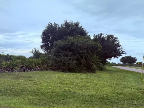 101 Wright Dr, Rotonda West, FL 33947