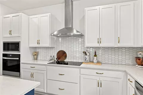 Kitchen - 11854 Mile Marsh Dr, Riverview, FL 33569 photo 5 of 10