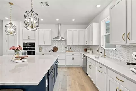 Kitchen - 11854 Mile Marsh Dr, Riverview, FL 33569 photo 3 of 10