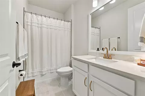 Bath - 11854 Mile Marsh Dr, Riverview, FL 33569 photo 4 of 4