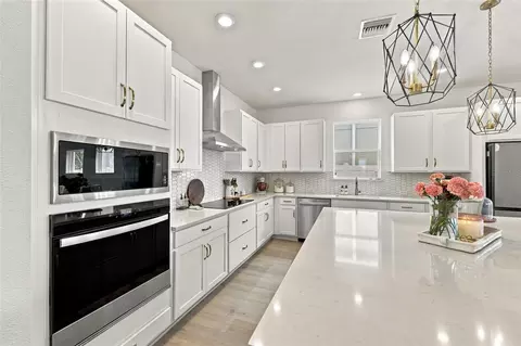Kitchen - 11854 Mile Marsh Dr, Riverview, FL 33569 photo 6 of 10
