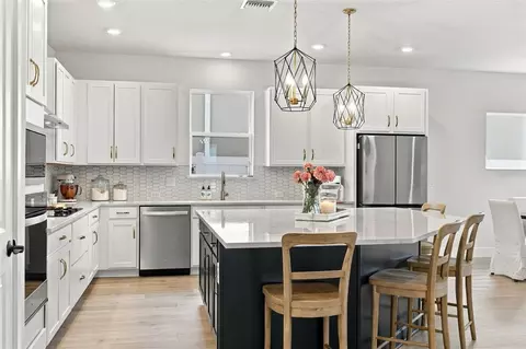 Kitchen - 11854 Mile Marsh Dr, Riverview, FL 33569 photo 10 of 10