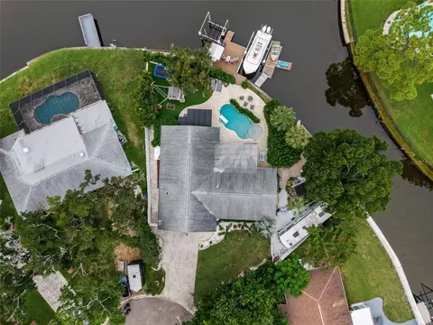 4785 Butterfly Pl NE, Saint Petersburg, FL 33703