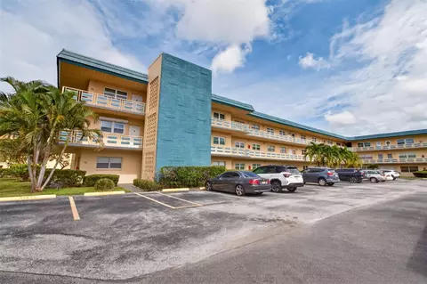 5750 80th St N #D307, Saint Petersburg, FL 33709